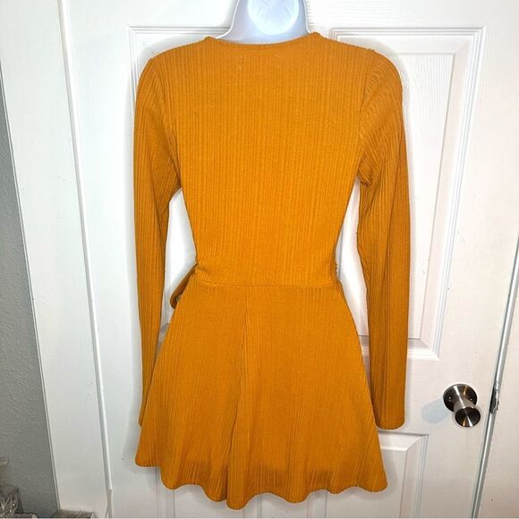 Urban Outfitters Mustard Gold Yellow Wrap Ribbed Romper Textured Side Tie M - Picture 10 of 13